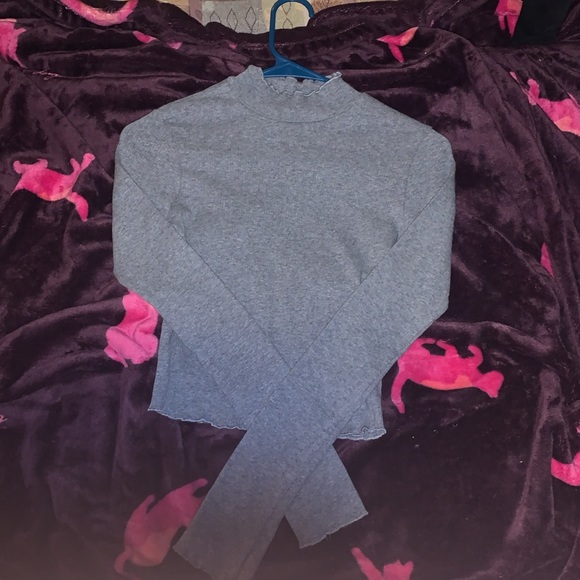 Grey lettuce trim long sleeve top size small - Picture 2 of 5